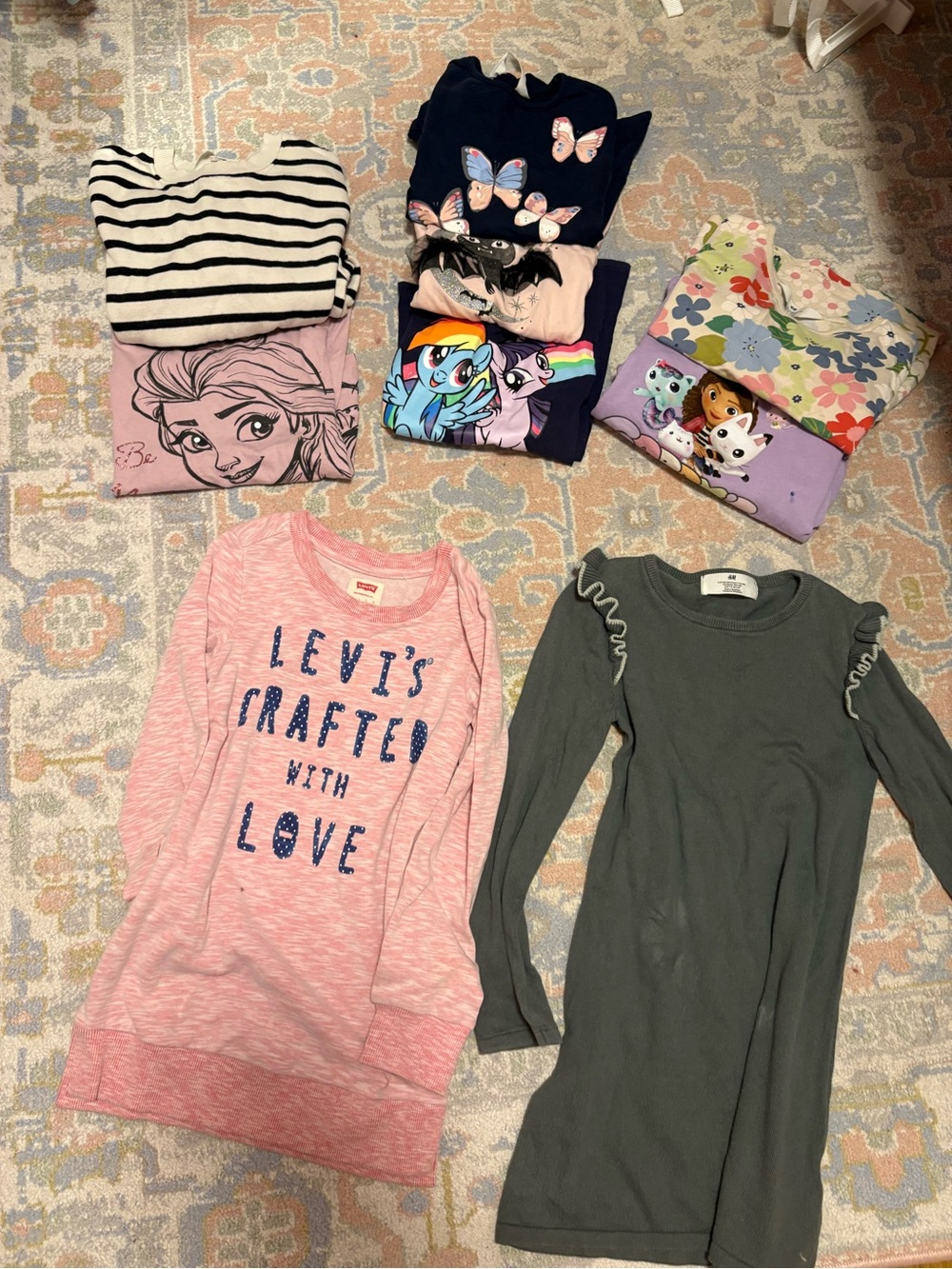Bundles of 9 clothes 6-7 years brand mix H&M , Levi’s